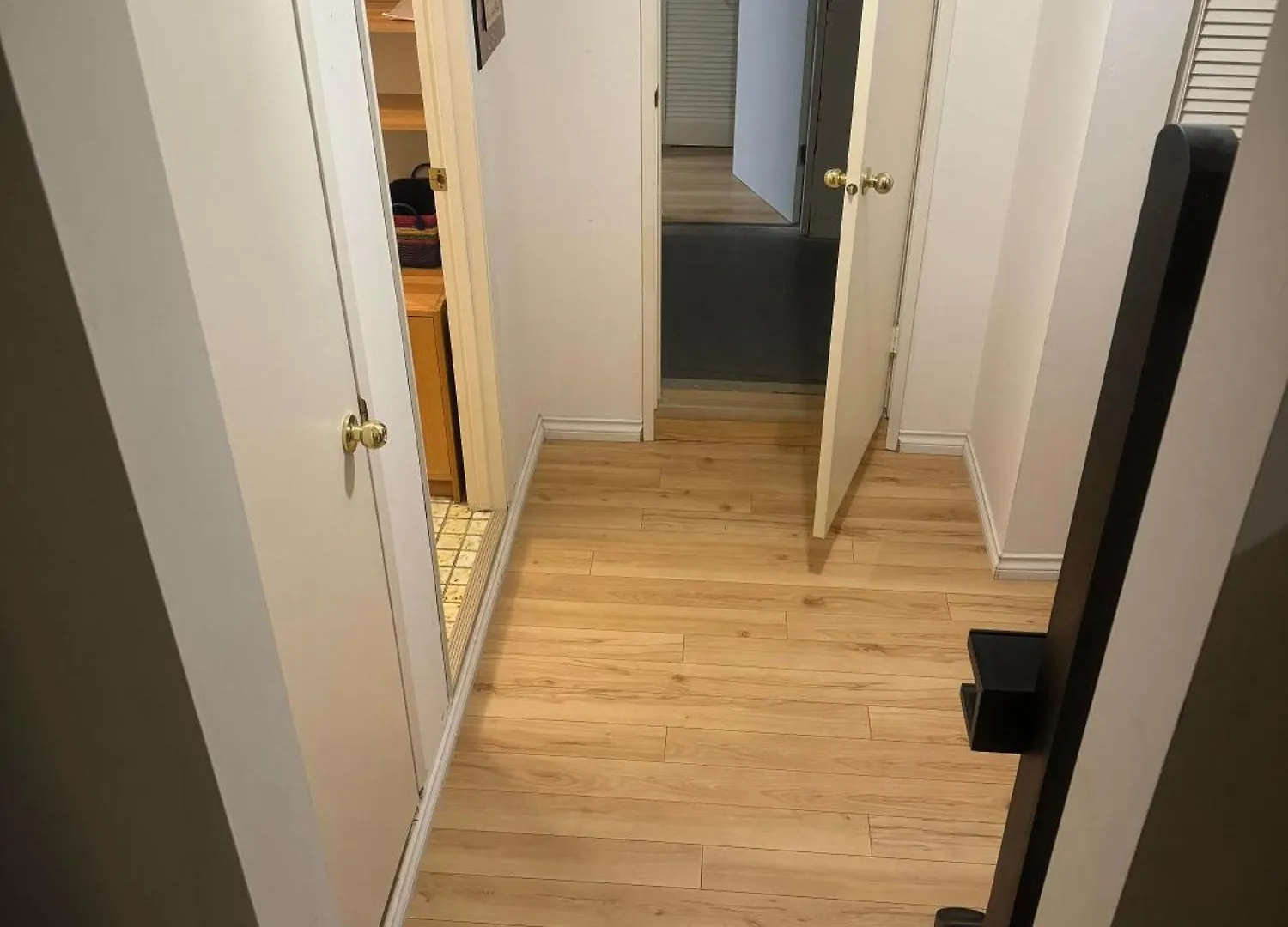 Cozy Modern Guest Home Close To Downtown Vancouver Sights & Supermarket Homestay