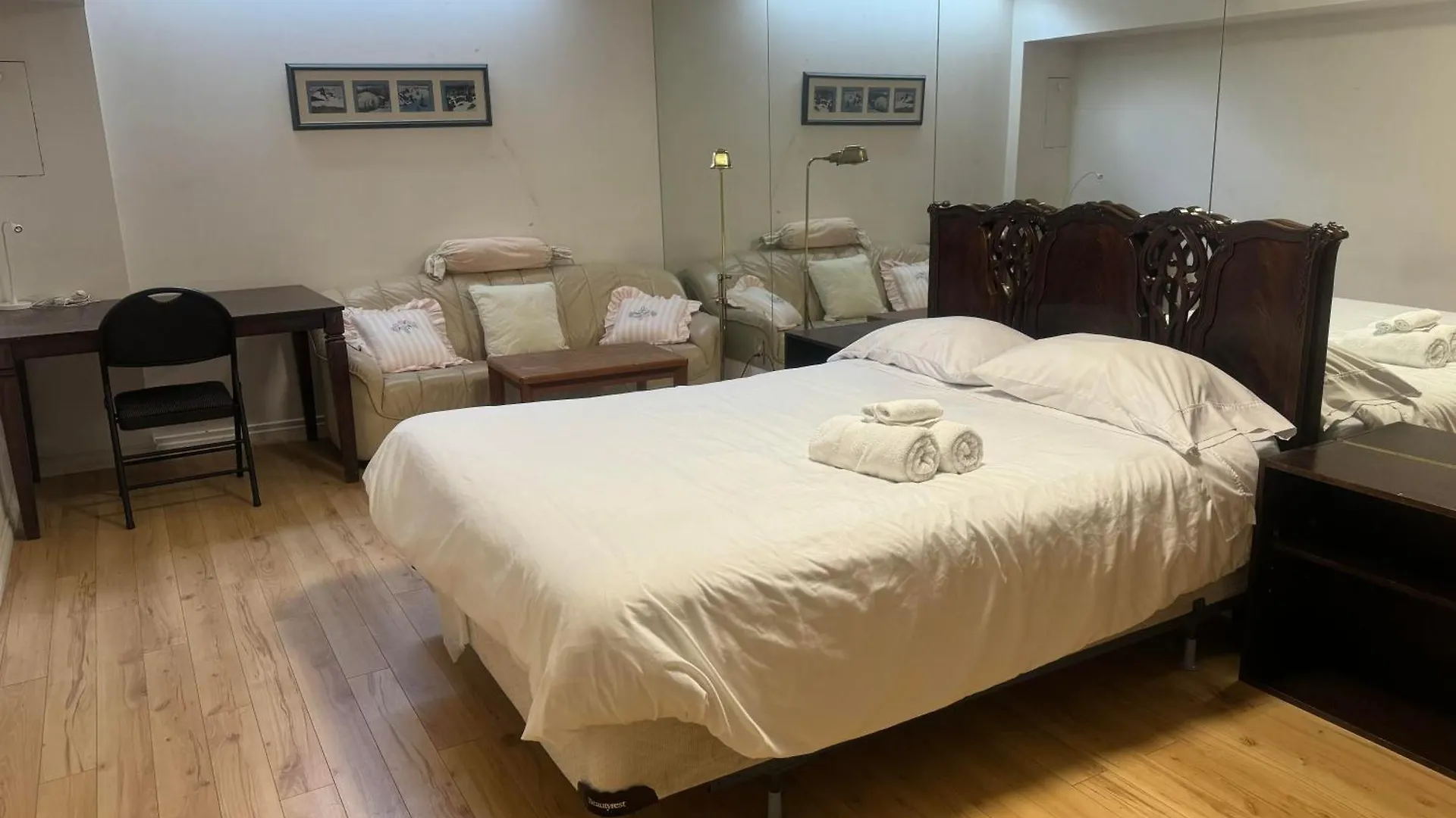 Проживание в семье Cozy Modern Guest Home Close To Downtown Vancouver Sights & Supermarket